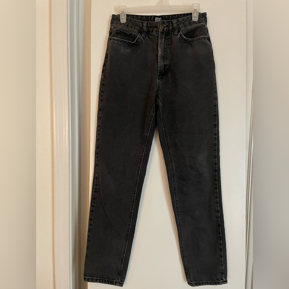 27” BDG Mom High Rise Dark Wash Jeans Black/Grey Cotton Waist